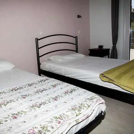 Romanos Xi * Xi Beach